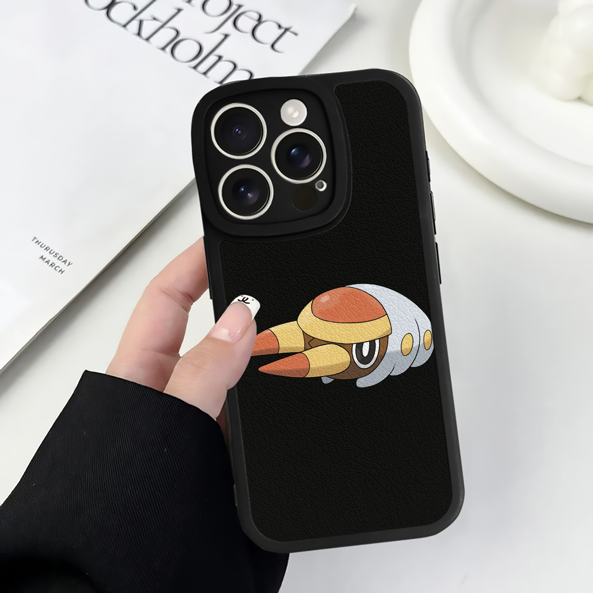 （画像用） ポケットモンスター Pokémon 【iPhone 16シリーズ対応】シリコンスマホケース（レザー調） 材質：シリコン